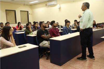 Mr. Pranav Golwelkar gave a session on the operations and functions of regional newsroom and reportage styles